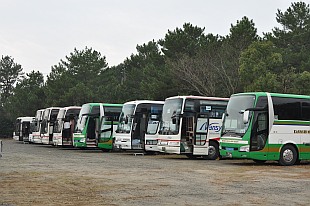 各社のバスが集合