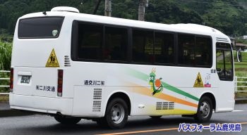 後ろ姿